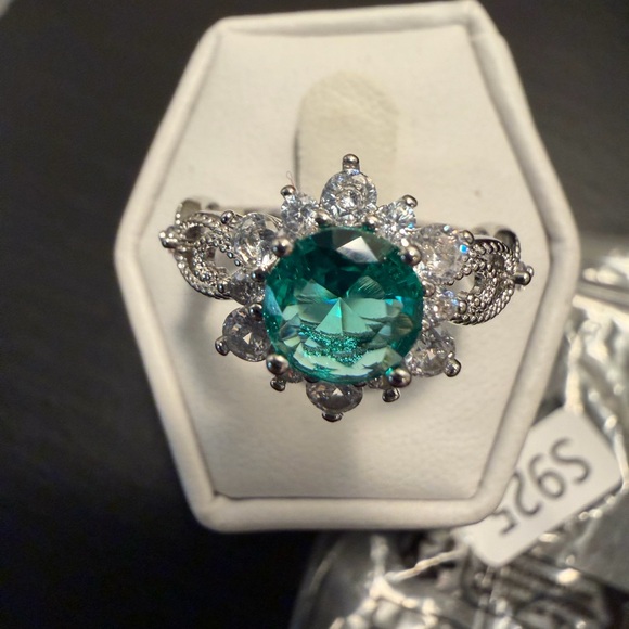 NEW 925 sterling silver  Moissnate ring size 8 - Picture 7 of 7